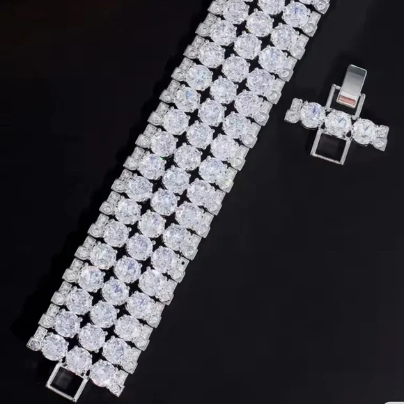 58ct Cuff Bracelet - Picture 11 of 12